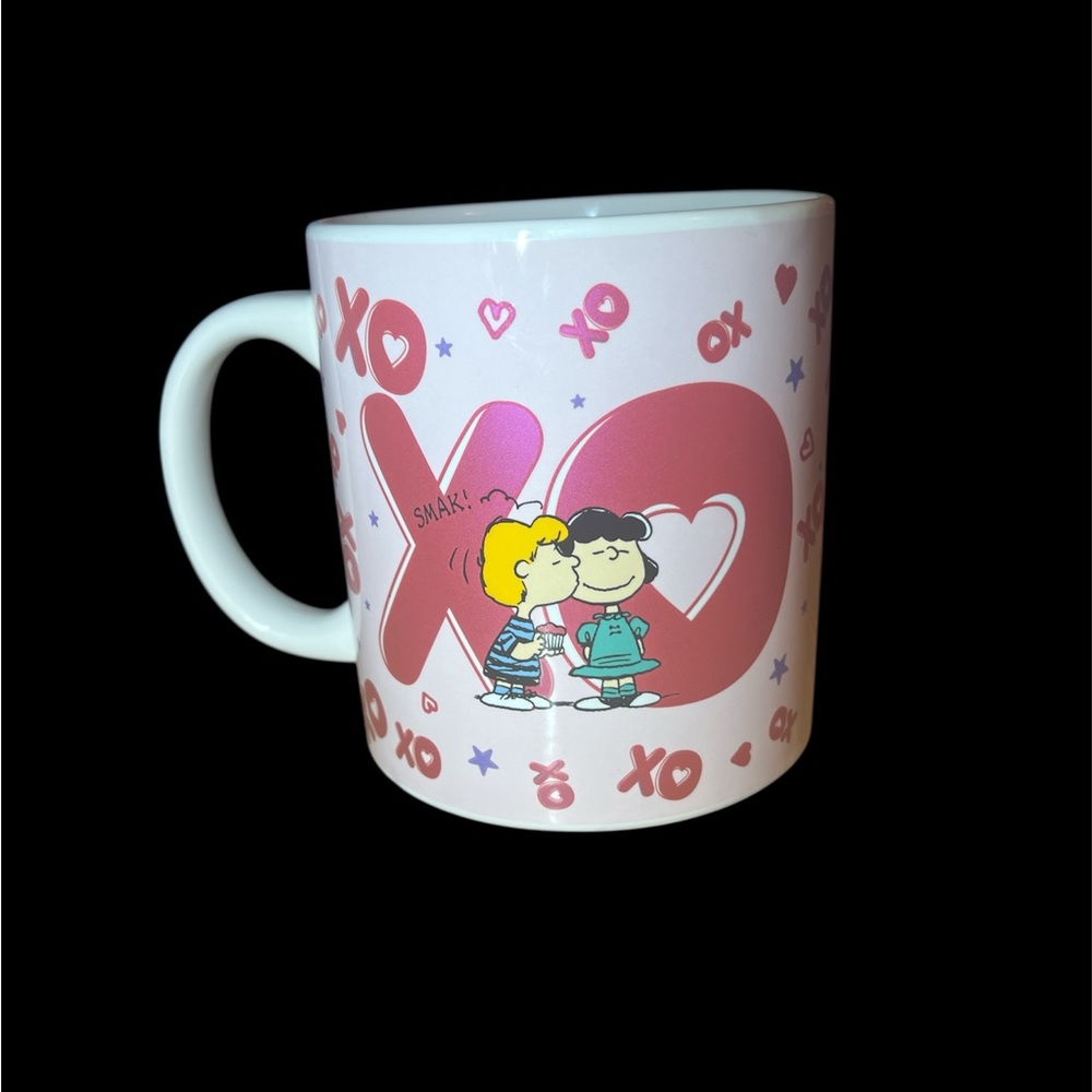 Peanuts Pink XO oversized Coffee Mug new without tags Lucy, Linus, Charlie Brown
